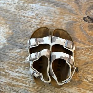 Birkenstock camo Milano sandal